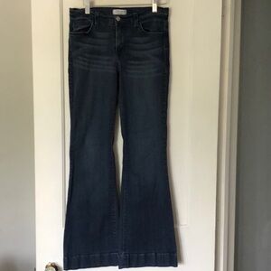 Judy‎ Blue LA 11/30, stretch jeans with Slight flare. Feathered. Soft. EUC